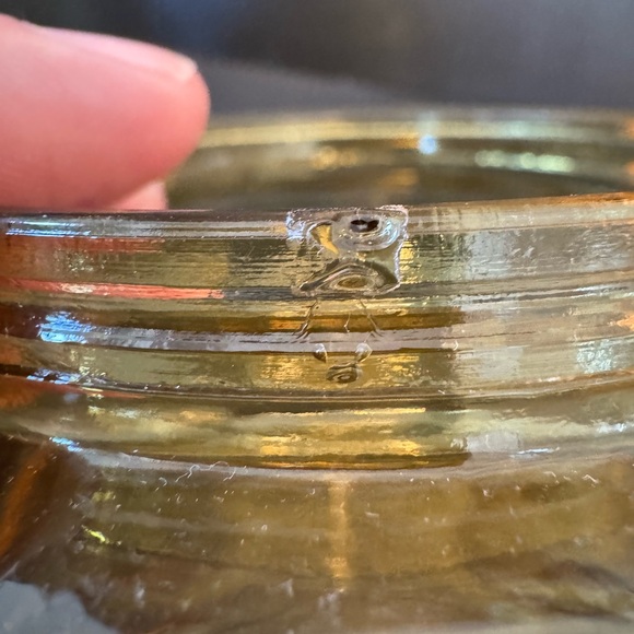 Vintage Vanity Table Amber Glass Jars with Lucite Lids approx. 5" wide 2" tall - Picture 12 of 13